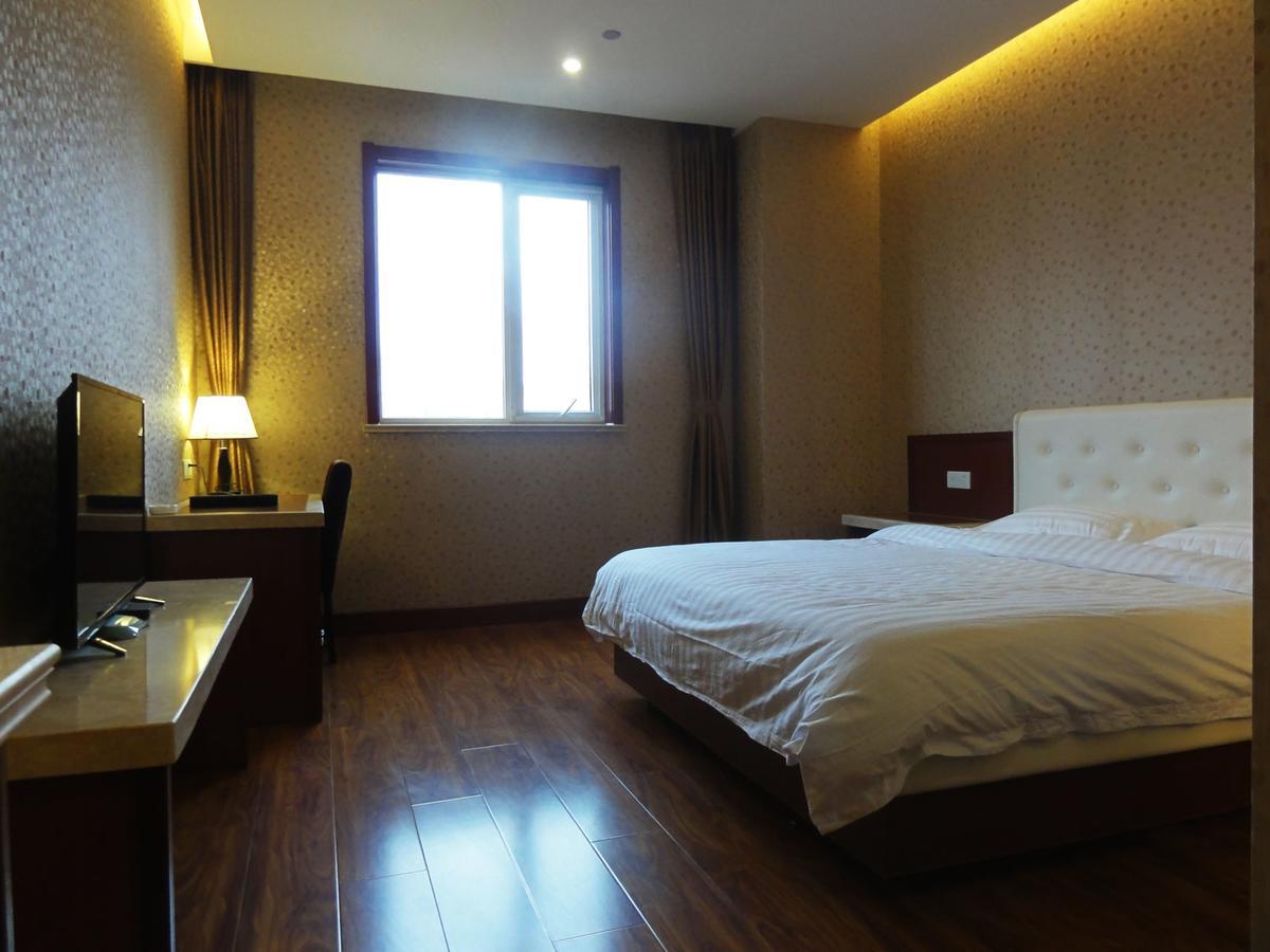 Hua Qi Kaiserdom Hotel Zhongshan Road St Michael'S Cathedral And Zhanqiao Pier Qingdao Luaran gambar